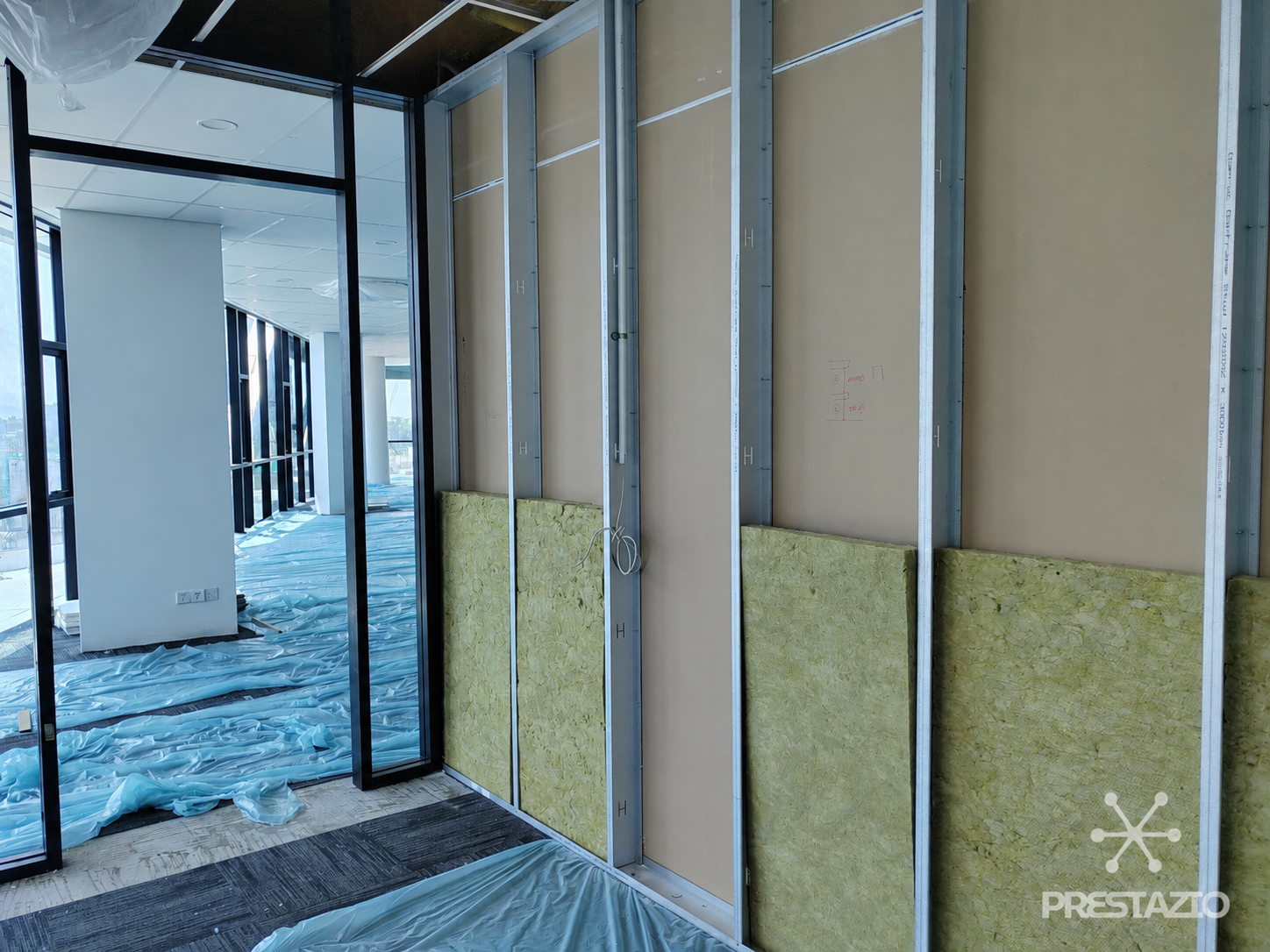 Cloison sur mesure installée par Prestazio