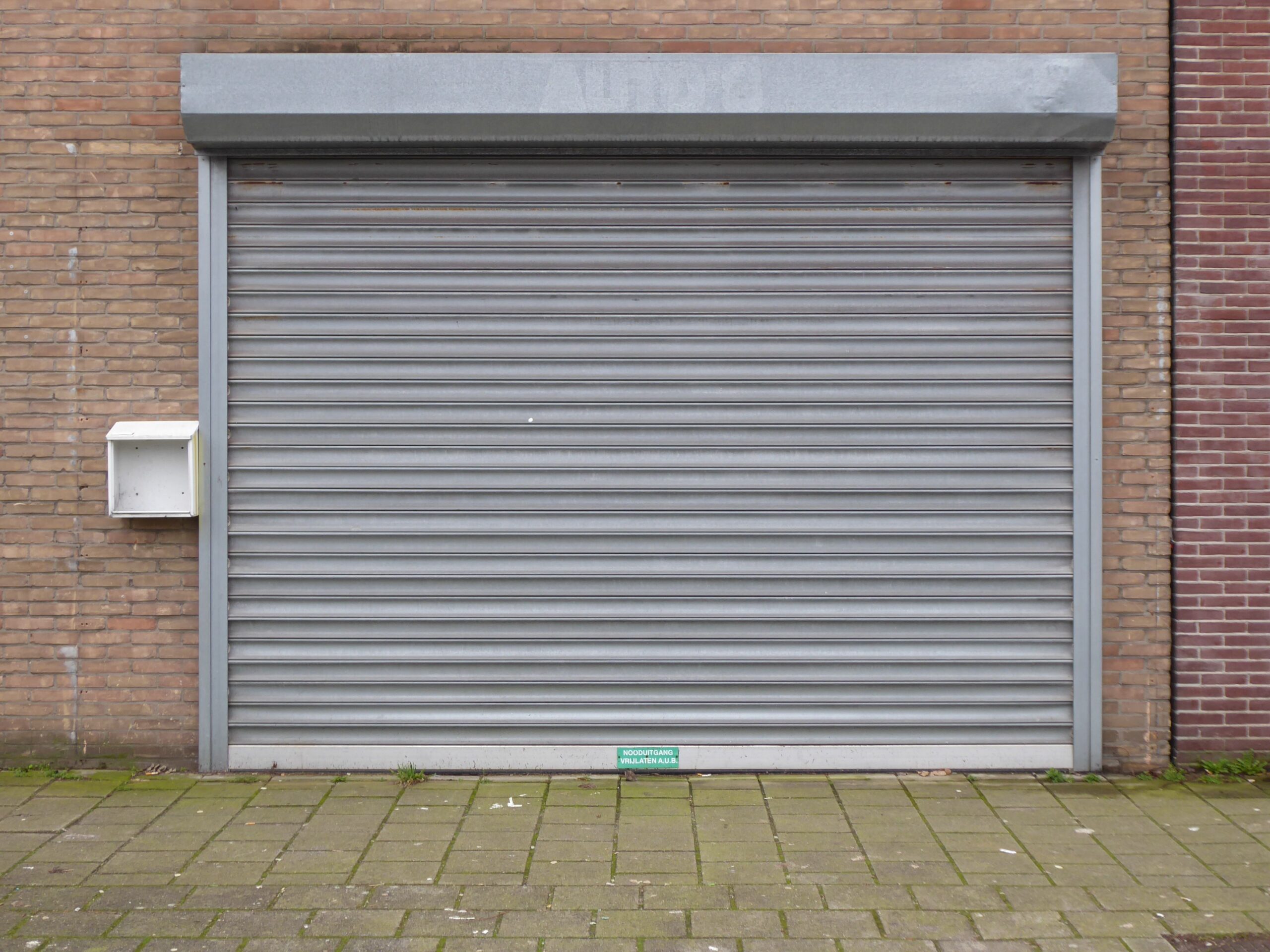 Façade professionnelle moderne réalisée par Prestazio