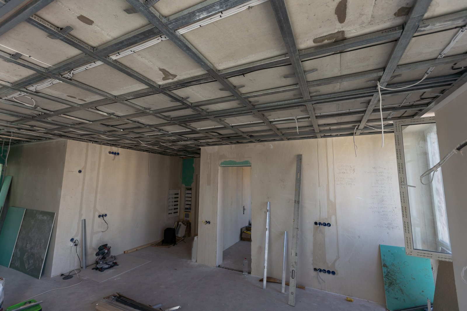 Installation d'un plafond suspendu