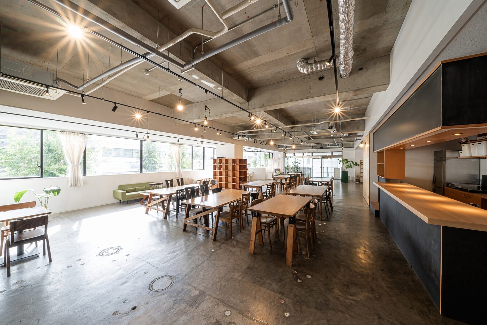 Rénovation clé en main d’un espace café-restaurant style industriel à Casablanca par Prestazio