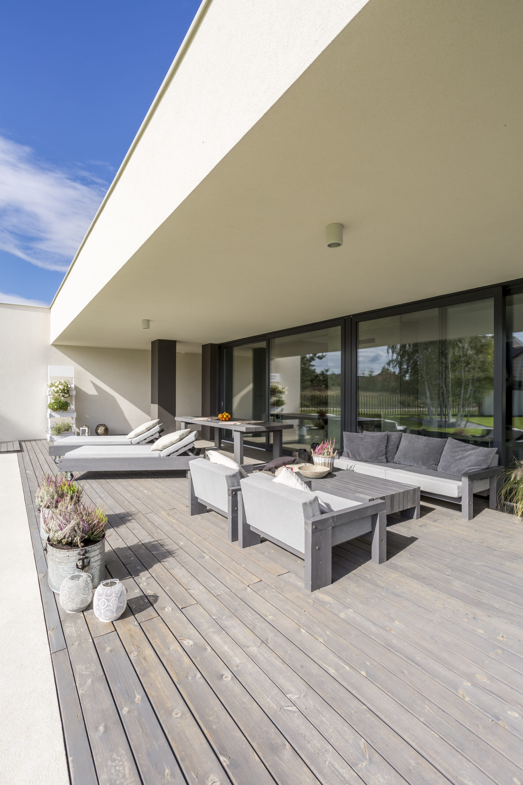 Terrasse aménagée avec mobilier extérieur